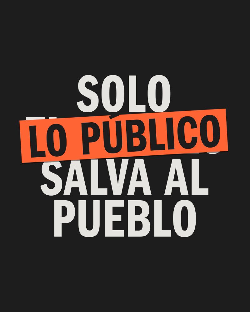 Un cartel con la frase de "Solo el pueblo salva al pueblo", pero con el primer "pueblo" tapado de manera que ahora dice "Solo lo público salva al pueblo".