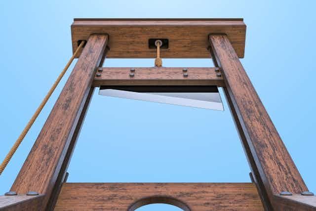Picture of a guillotine from an upward angle
