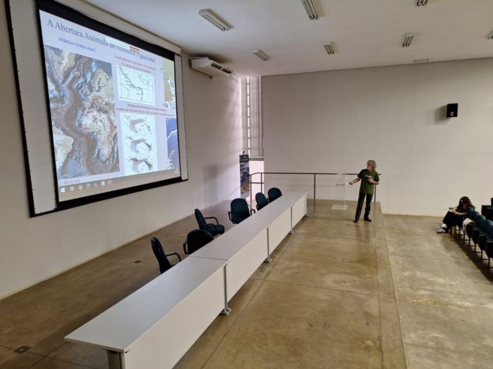 Descobertas sobre Ilhas Oceânicas são apresentadas em Workshop Científico com pesquisadores brasileiros