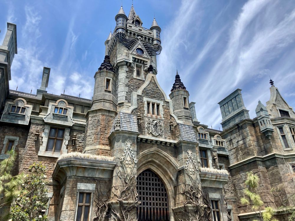 The facade of Monsters Unchained