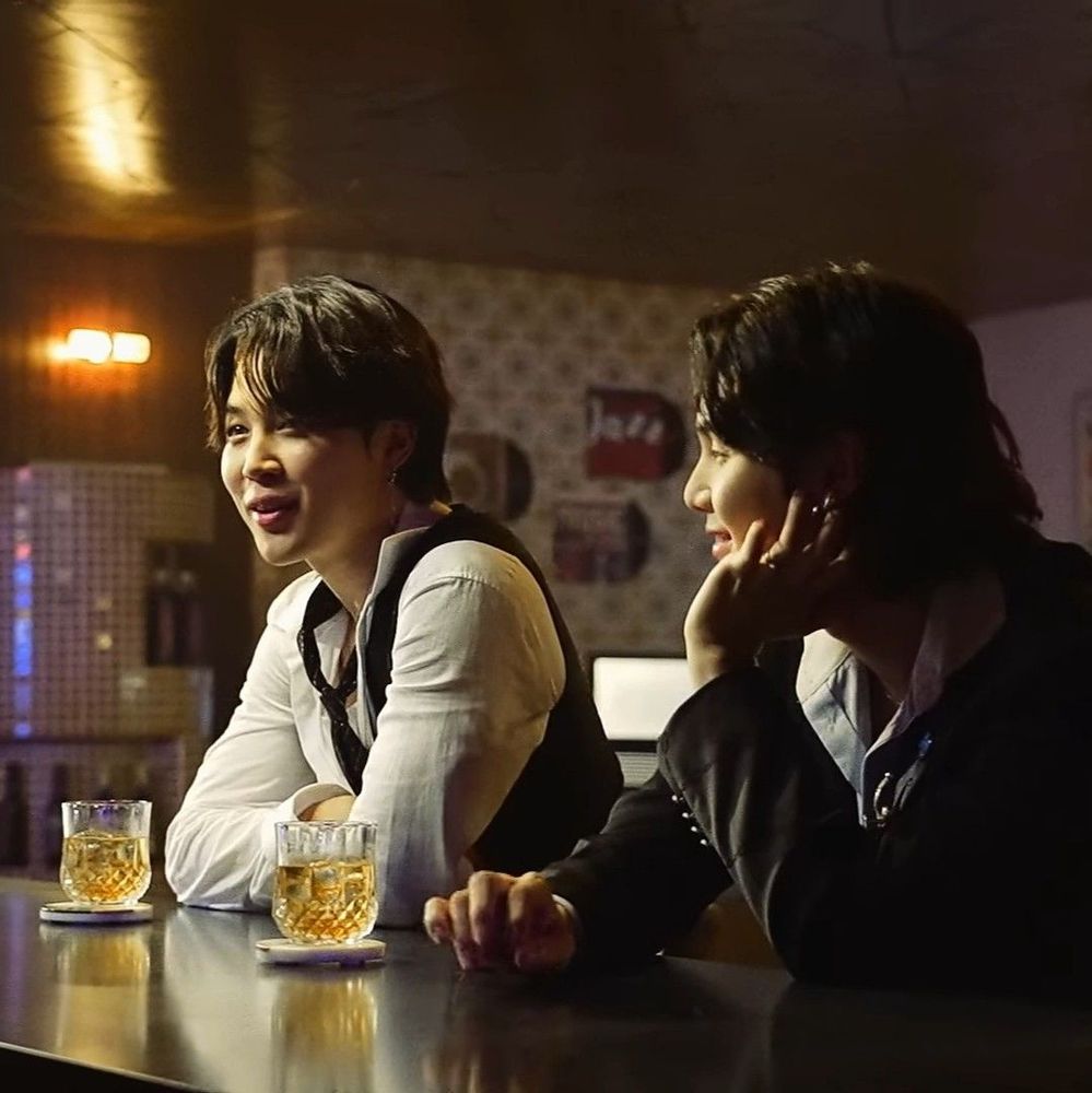 feel the rhythm of korea ad - busan blues - yoonmin sharing drinks in a bar