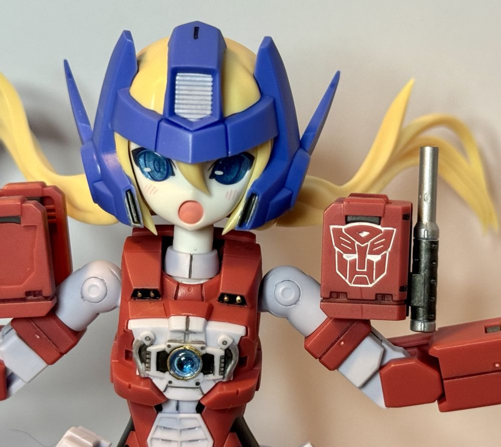 A close up zoom showing the white wash done on the Autobot insignia and color details on the Matrix