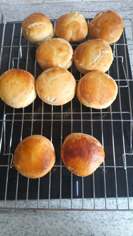 10 scones on a cooling rack, front 2 are a darker gold colour