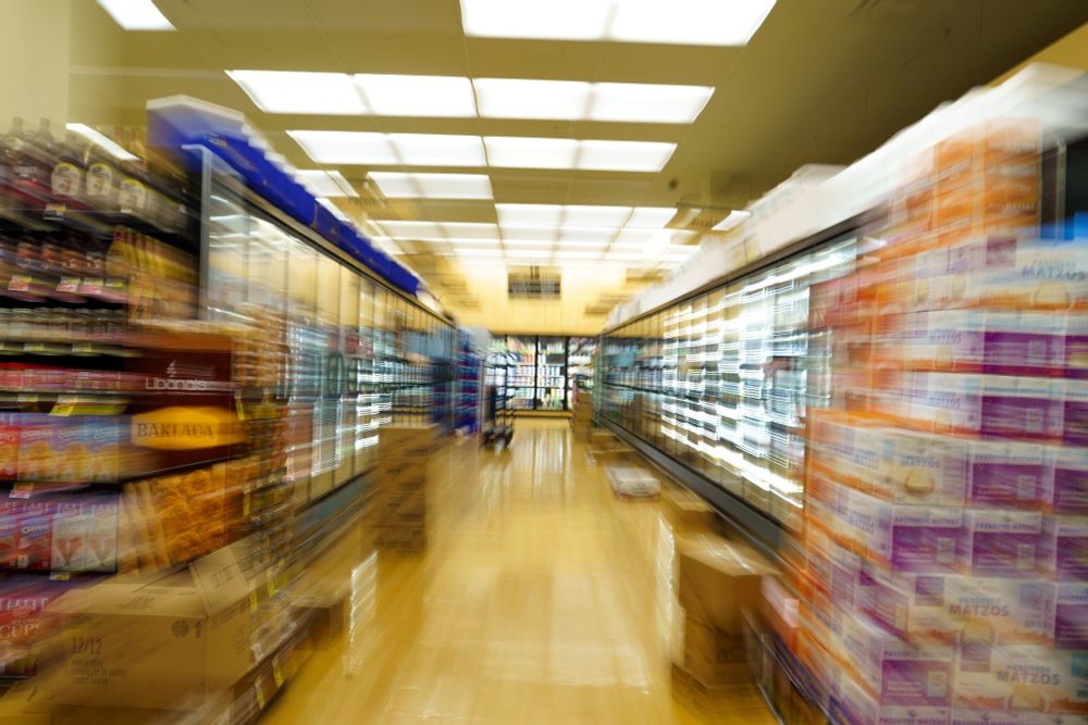 a photo of an empty aisle in the grocery store, everything is stretched out and blurry except the center of the photo