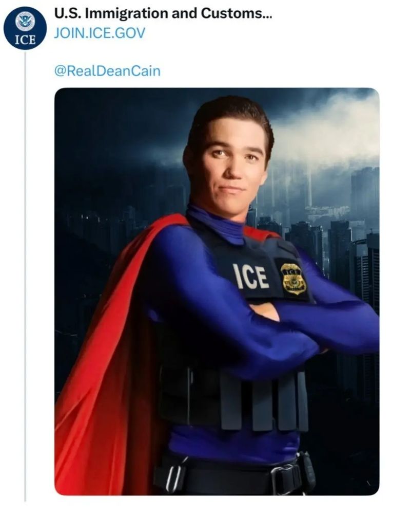Dean Cain in his Superman costume from a long fucking time ago. Shit is cringe.