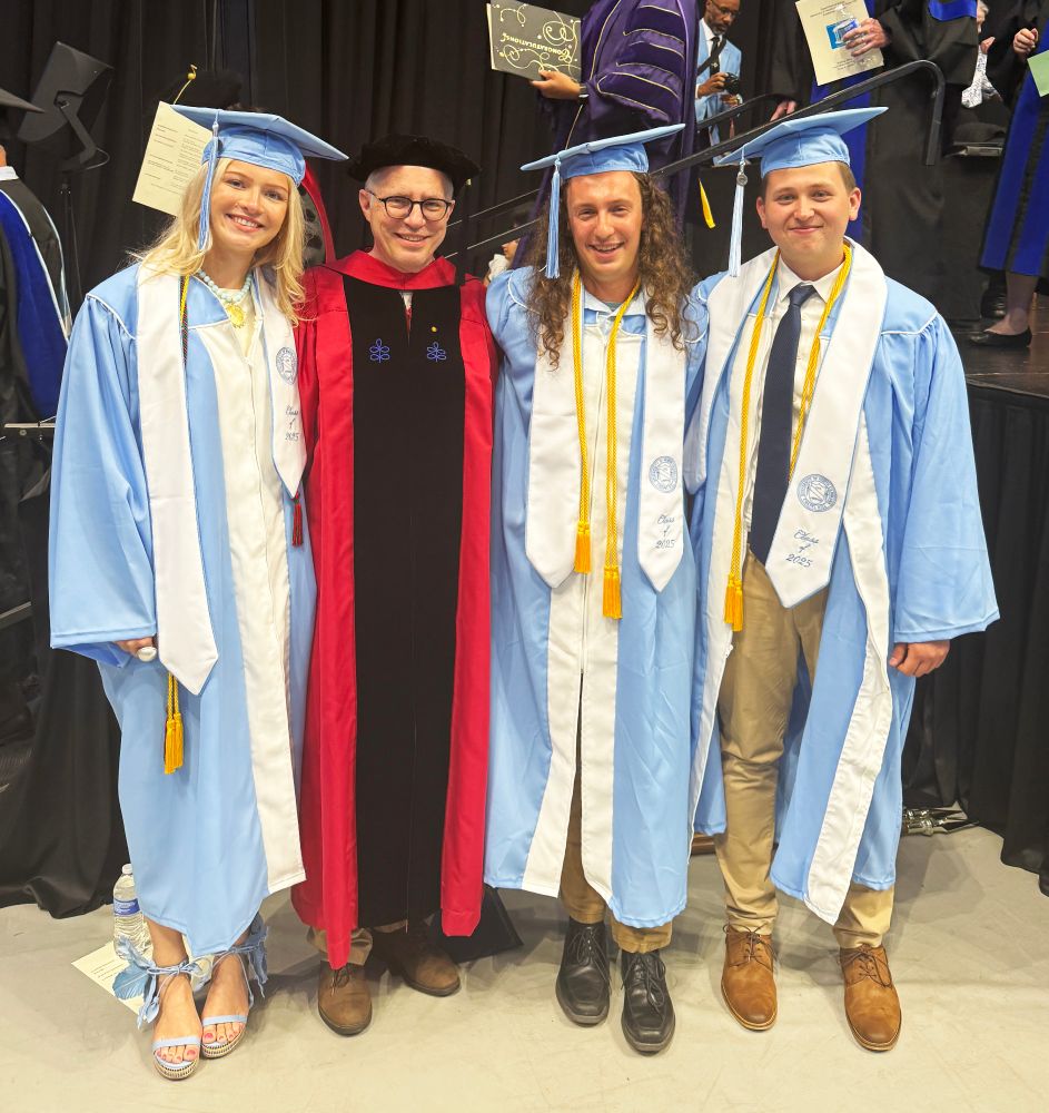 Photo of Sekelsky lab Biology majors graduating with Honors in 2025.