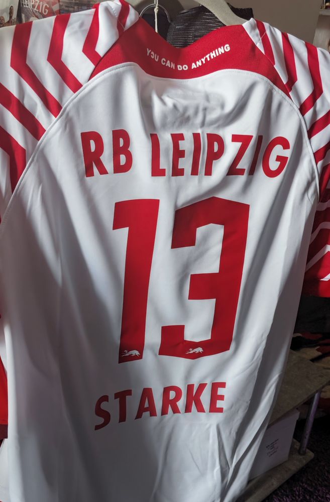 Bild: Trikot von RB Leipzig mit Starke