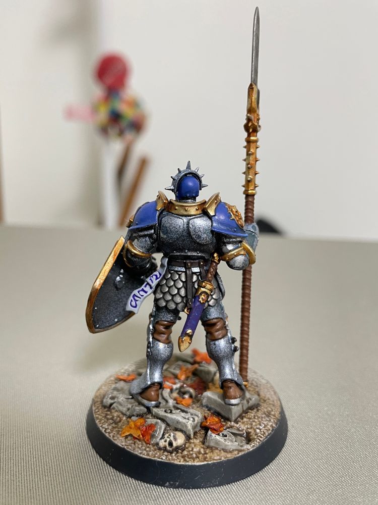 Same miniature but from behind showing off his lovely arse