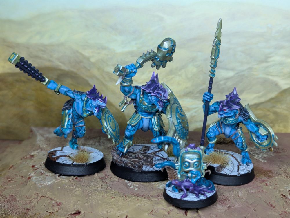 The Jaws of Itzl warband for Warhammer Underworlds. They are painted with blue skin, purple crests and pale gold metallics.