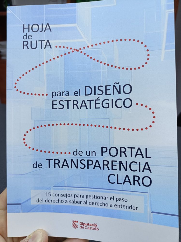 Portada de la publicación "Hoja de ruta para el diseño estratégico de un portal de transparencia claro".