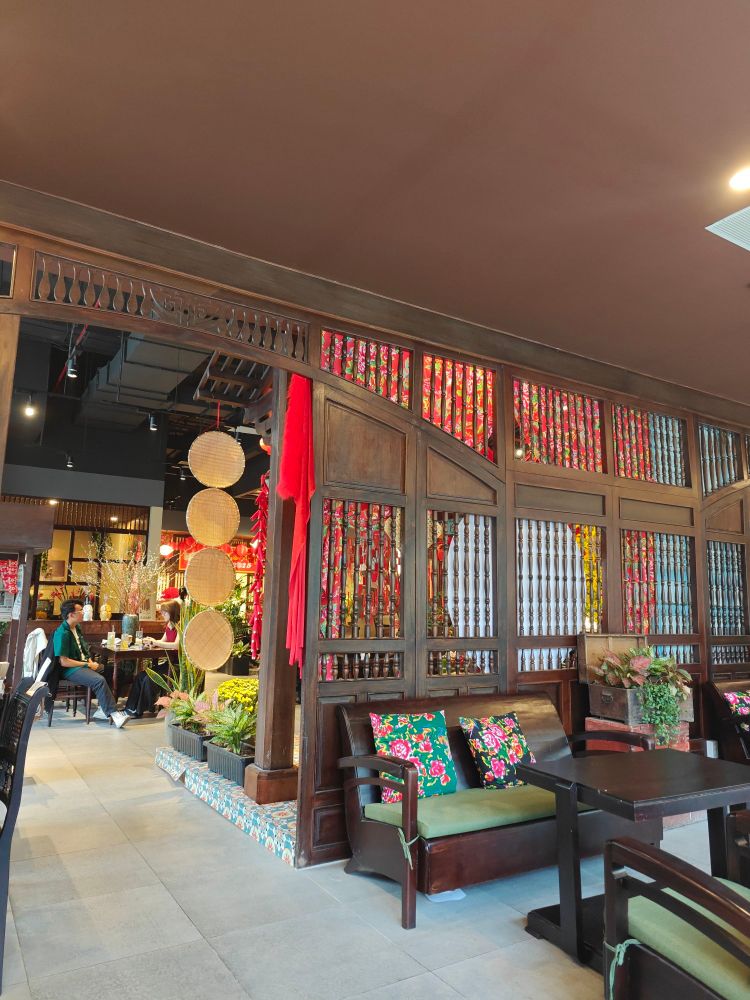 Cafe with Chinese decoration!