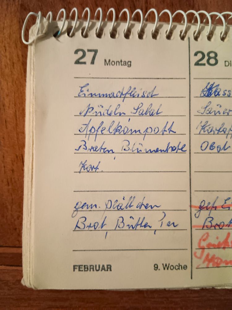 Ausschnitt aus dem Kalender der Köchin eines Freiburger Altenheims zum 27. Februar 1978. Was es damals zu essen gab, steht im Post.