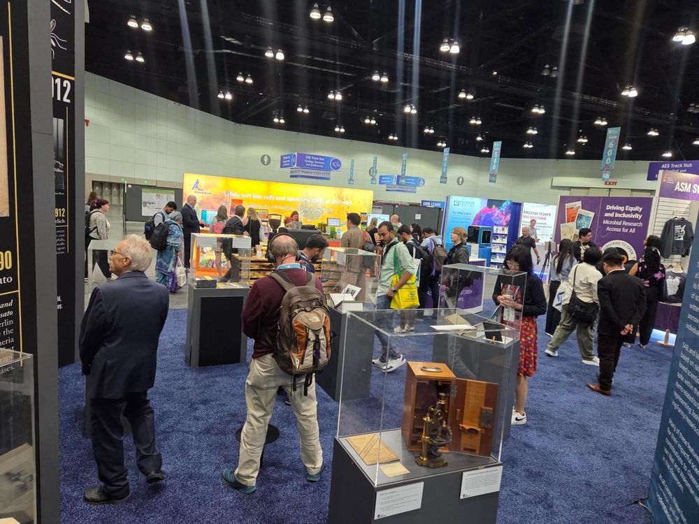People at the CHOMA exhibit at ASM Microbe