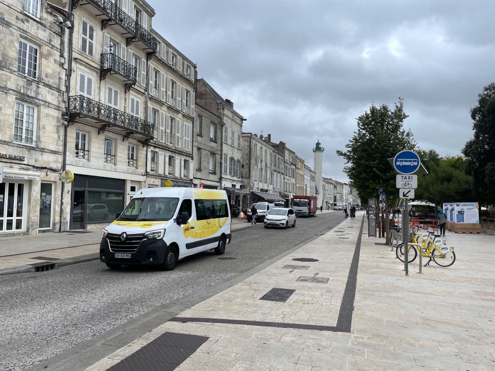 Street that runs alongside the old port on a normal Tuesday morning at 09.30. With only a few authorised vehicles.