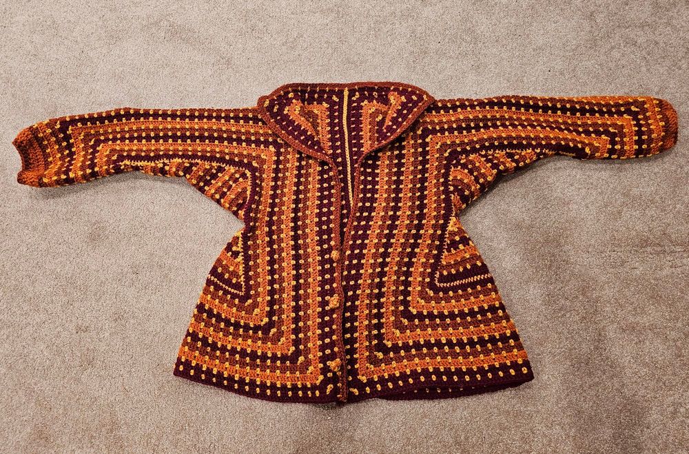 Tailored hexi cardigan, first try with measurements. Things were learned for version 4, already on the hook