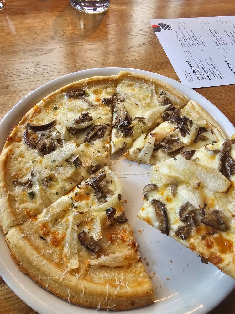 Funghi pizza at Bombo restaurant in the Summit bldg. Onions, mushrooms, pecorino, mozz, truffle oil! Tasty!