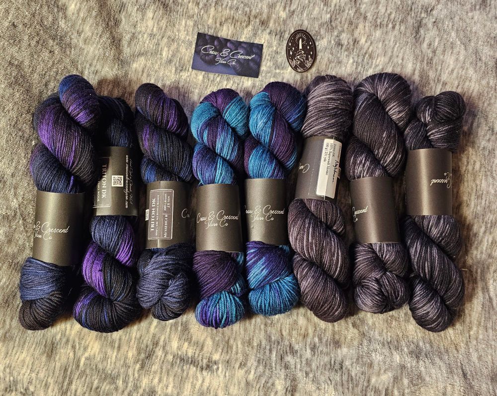 Feathers will be 1st 3 and last 3, accents in middle 2 colors. Solid black needed. Prob bought too much but better than too little. Feathered hat with remnants? Yes!