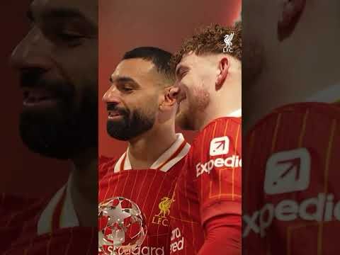 "Finally, I'm allowed!?" Salah & Elliott take a selfie 🤳