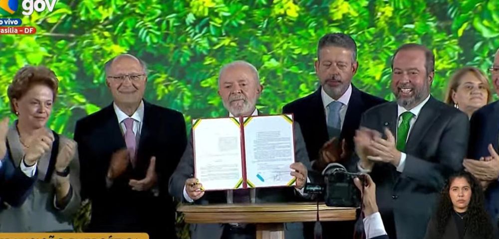 "Brasil fará a maior revolução energética do planeta", diz Lula ao sancionar Lei do Combustível do Futuro