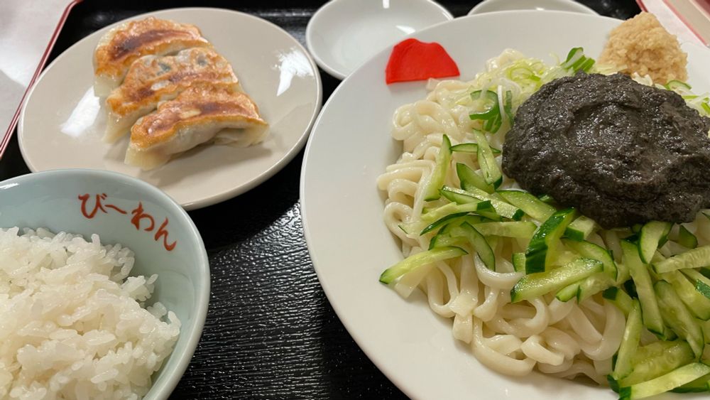 びーわんのじゃじゃ麺餃子セット大盛り