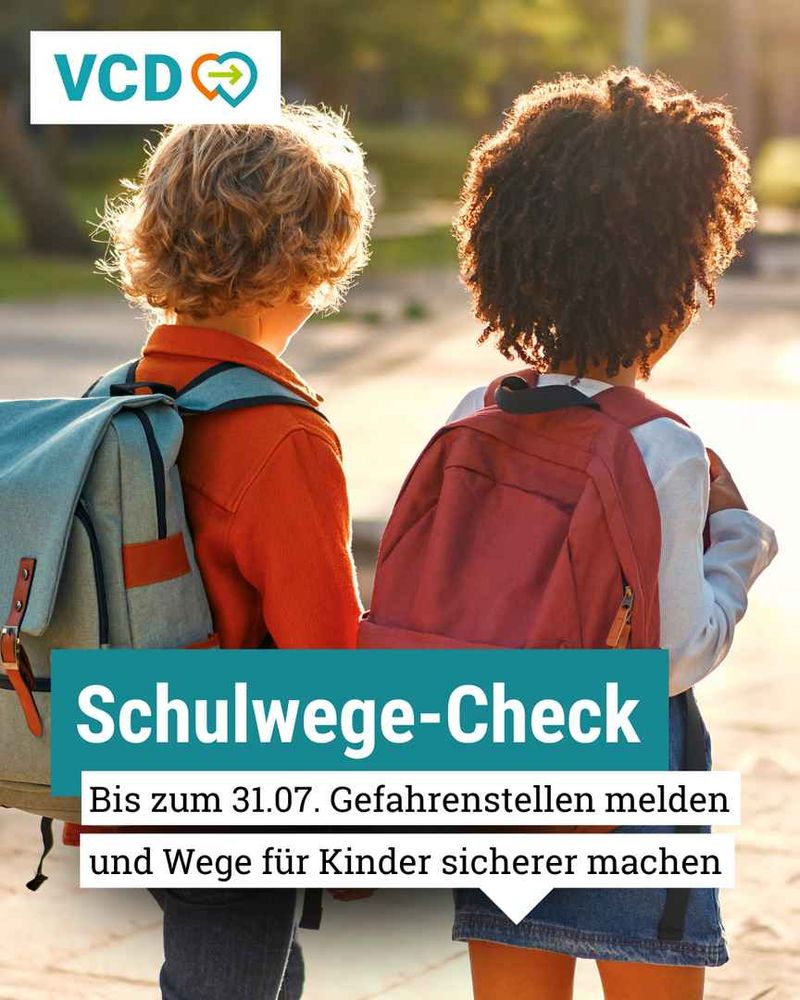 Auf dem Bild sind zwei Kinder auf dem Schulweg zu sehen, oben links ist das VCD-Logo und unten mittig steht folgender Text: Schulwege-Check: Bis zum 31.07. Gefahrenstellen melden und Wege für Kinder sicherer machen
