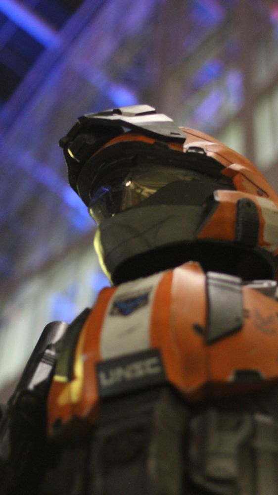 Orbital Drop Shock Trooper (ODST) cosplay at Halo Championship Series 2025 in Seattle, WA

The ODST is looking to the right and upwards towards the skyline, while standing with body facing camera.