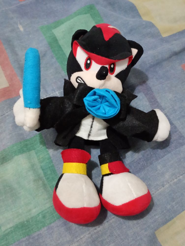 The same Shadow plush.
This time he's dressed like Ado and has a small light stick plush.