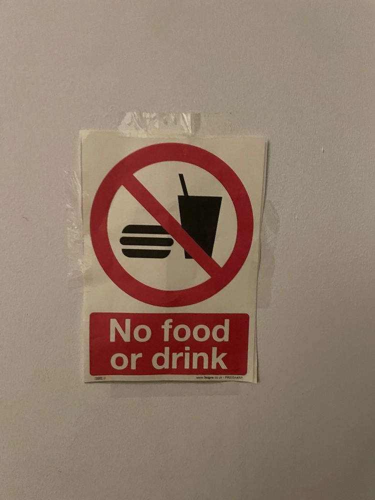 “No food or drink” sign 