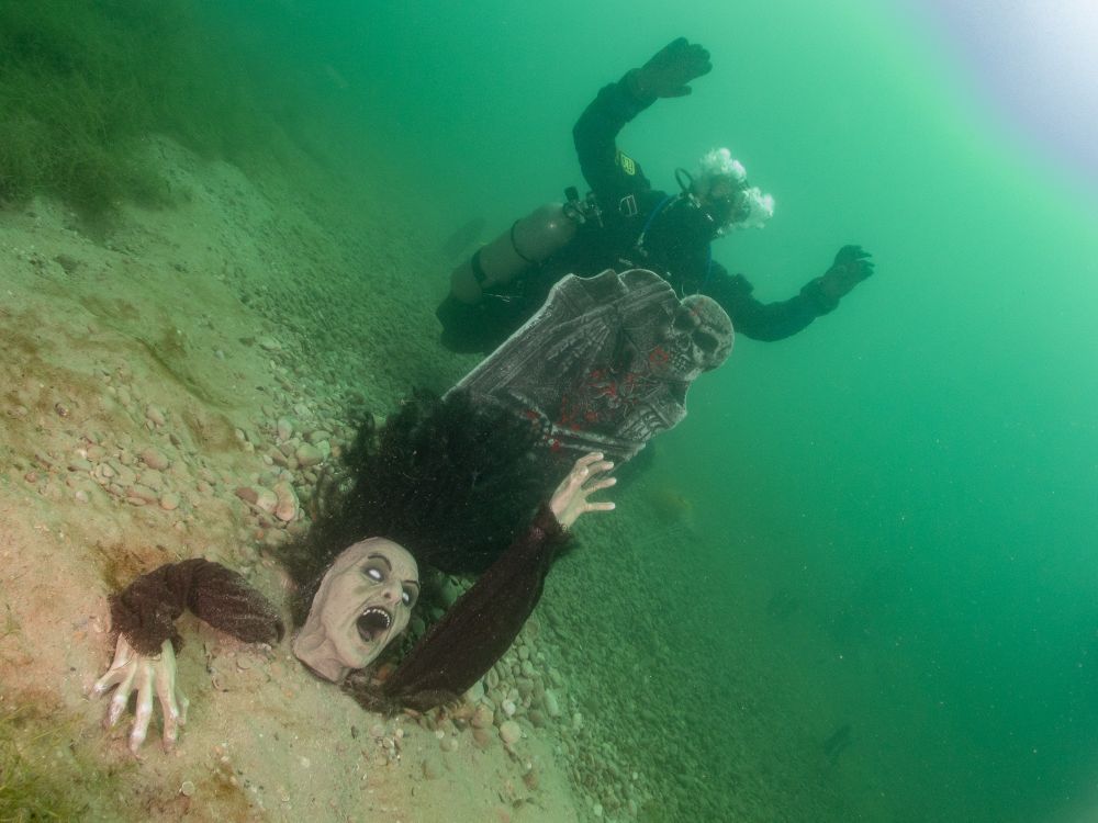 I'm joining the underwater zombie apocalypse 