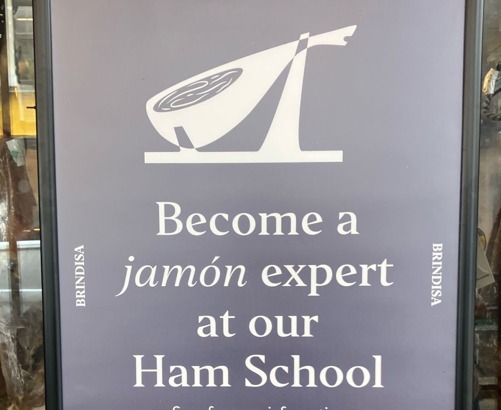 Become a 
jamón expert
at our
Ham School