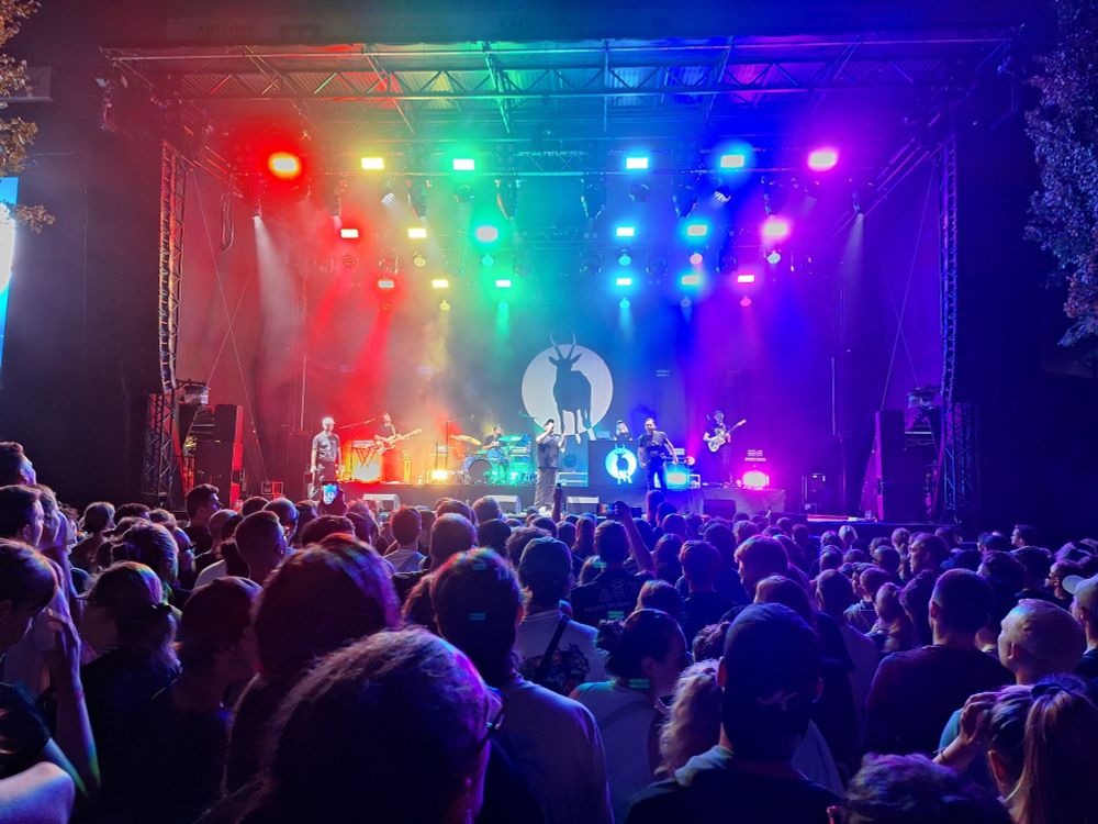 Regenbogenbeleuchtung beim Lied "Verliebt"