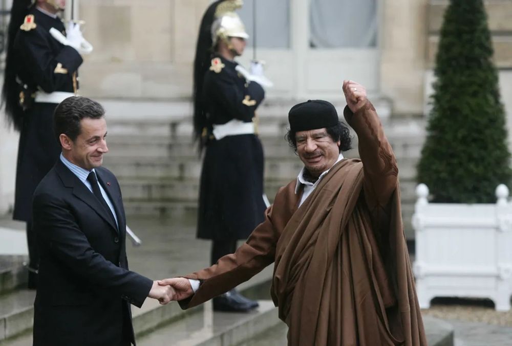 Kadhafi en visite officielle à Paris