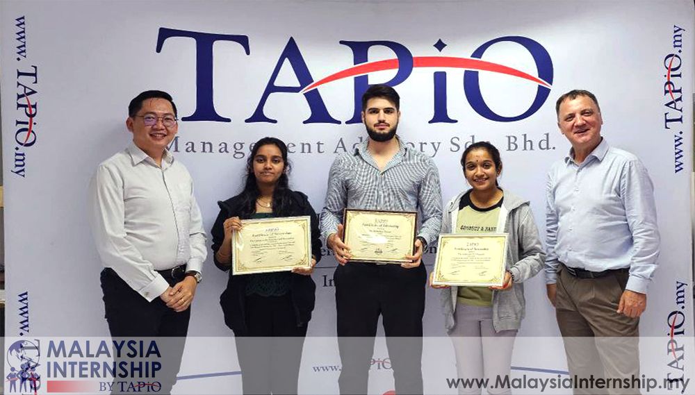 Ms. Damanyanthy Panicker Ravendran with Mr. Thomas Bernthaler, Managing Partner of TAPiO Management Advisory, Mr. Tan Heng Siang, Chief Operating Officer of TAPiO Management Advisory, and the graduated TAPiO interns.