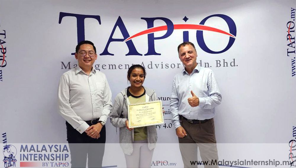 Ms. Damanyanthy Panicker Ravendran with Mr. Thomas Bernthaler, Managing Partner of TAPiO Management Advisory, Mr. Tan Heng Siang, Chief Operating Officer of TAPiO Management Advisory, and the graduated TAPiO interns.