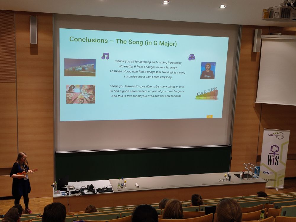 Lisa Pecher @lisipea.bsky.social summarizing her message with a song