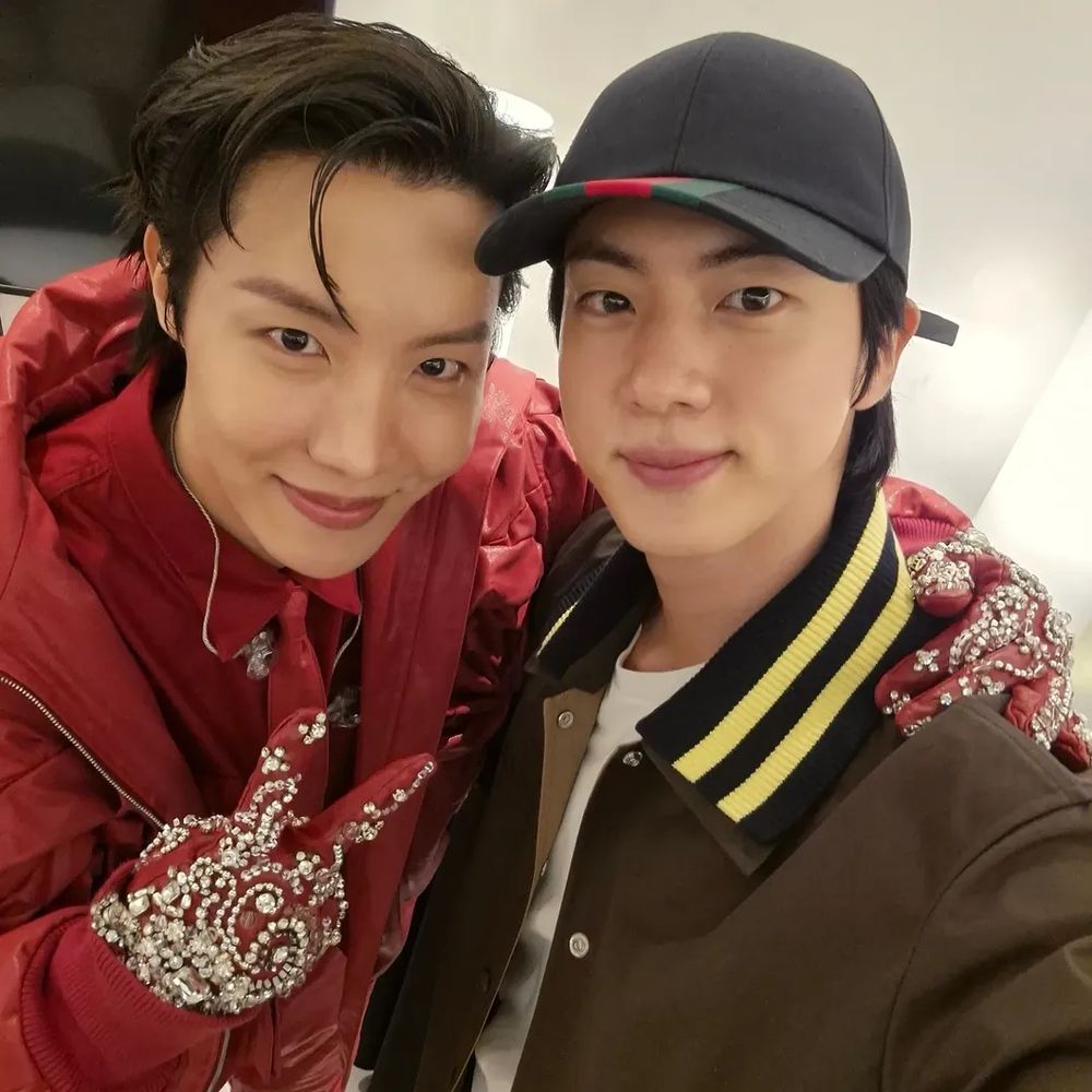 [update 📷] 250302

🐹 IG post

Hope-ah, you looked amazing.
But if you sing well too, what am I supposed to make a living off of?