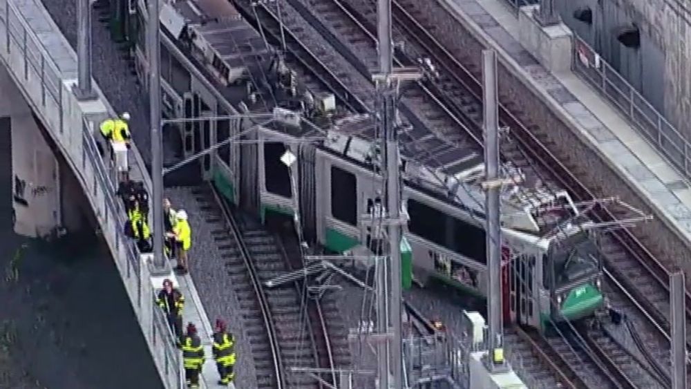 Passengers evaluated by fire crews after MBTA Green Line train derails near Lechmere - Boston News, Weather, Sports | WHDH 7News