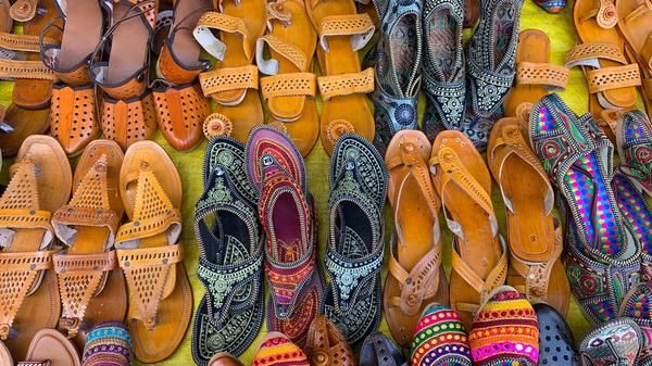 🔴 SON DAKİKA: Prada'nın yeni terliği Hindistan'da tepkilerin odağında: "İlham aldığını" kabul etti