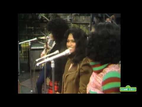 Sesame Street - Stevie Wonder performs "1-2-3 Sesame Street"