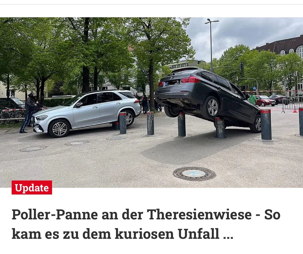 Zwei Autos werden von automatischen Pollern an der Theresienwiese angehoben.