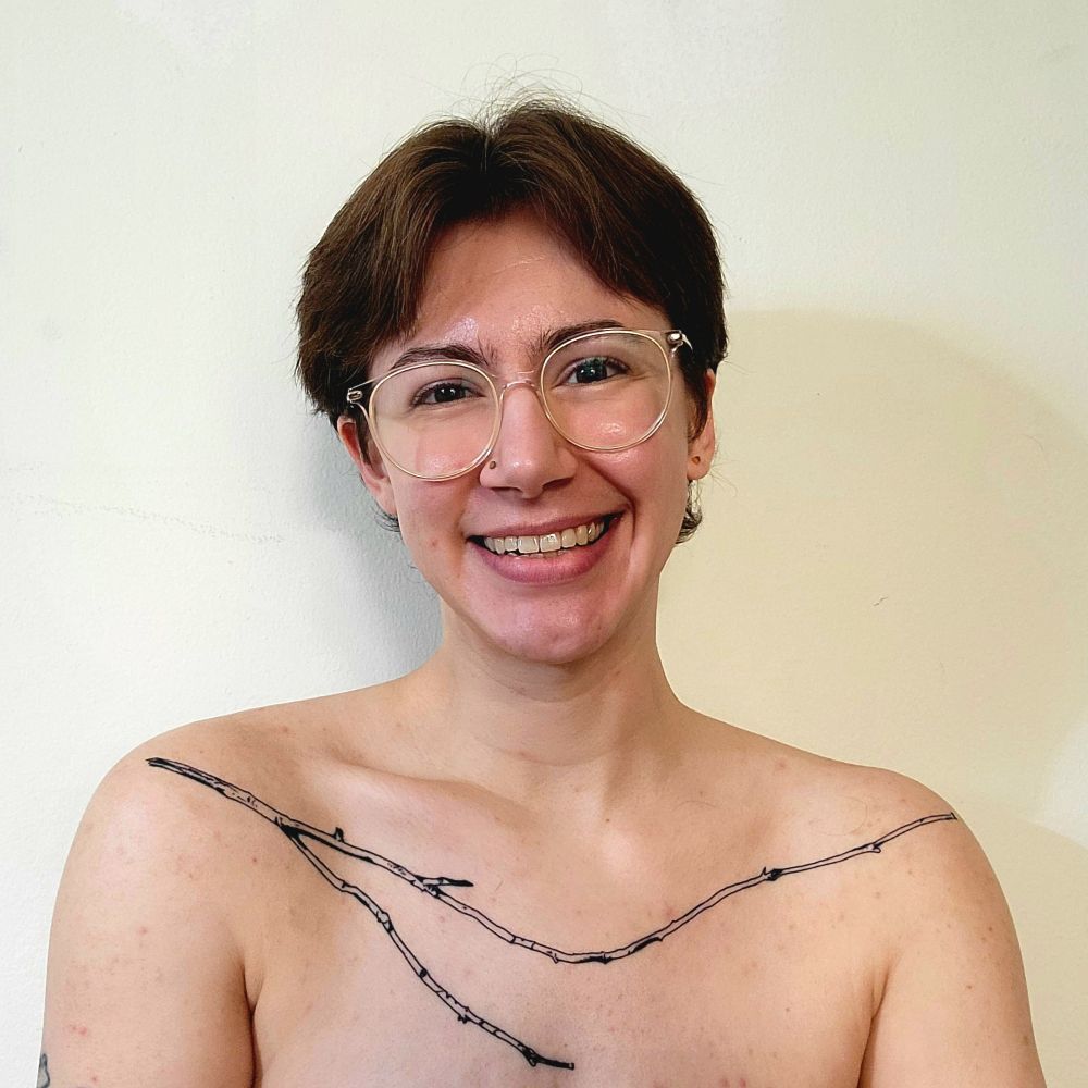 same selfie except i'm smiling with teeth