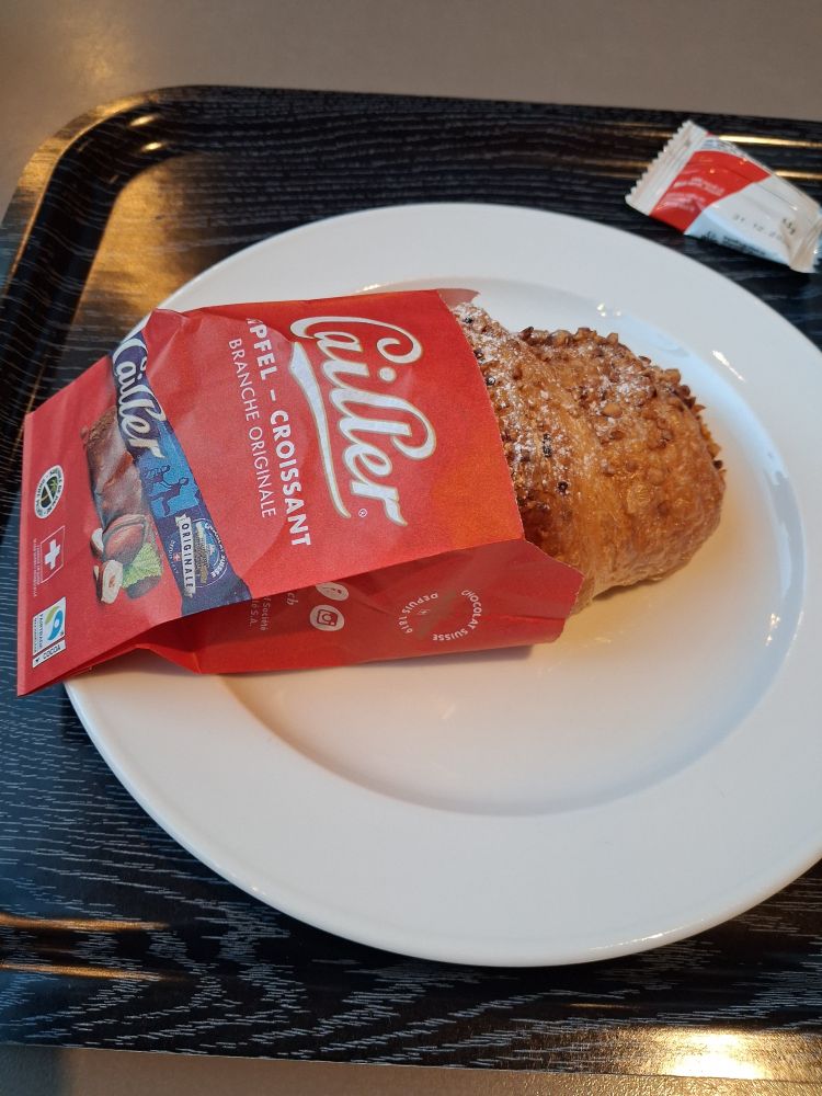 Un croissant fourré au chocolat Cailler 🥰