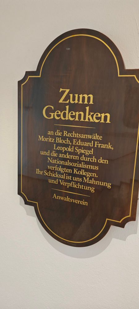 Gedenktafel im LG Konstanz für    Rechtsanwälte, die Opfer des Nationalsozialismus wurden. 