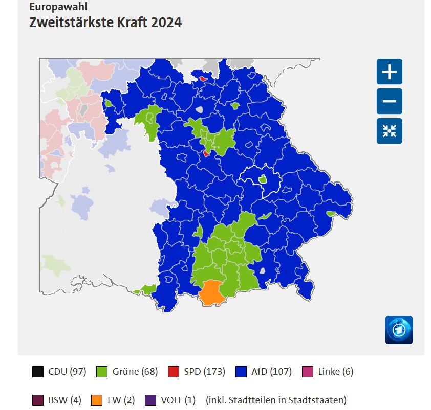 Bayernkarte mit eingezeichneten Landkreisen und kreisfreien Städten. Grün gefärbt sind ein großer Bereich in Oberbayern, die Regionen Nürnberg und Würzburg sowie ein paar einzelne Städte. 2 kleinere Städte sind rot (SPD), der Landkreis Garmisch ist orange (FW), alles andere ist blau (AfD).