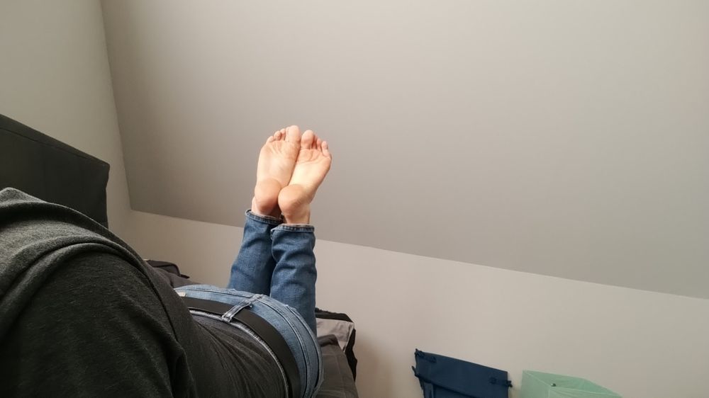 Same as before, but with my soles scrunched.