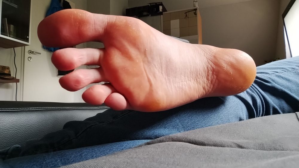 Same as before but now I spread out my left left leg and placed my right foot on top of it.