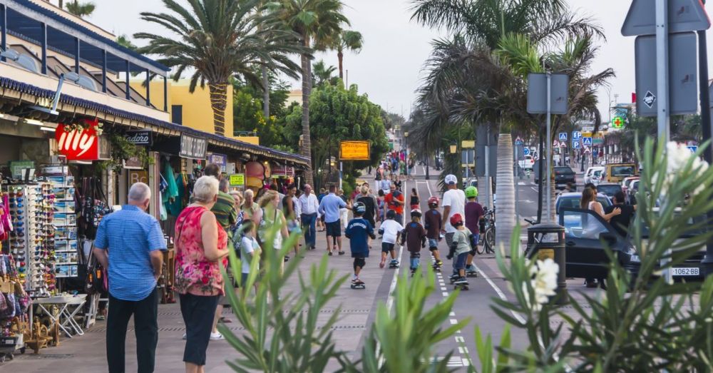 Canarias, Baleares, Cataluña y Andalucía, entre regiones de la UE con más turistas en 2023