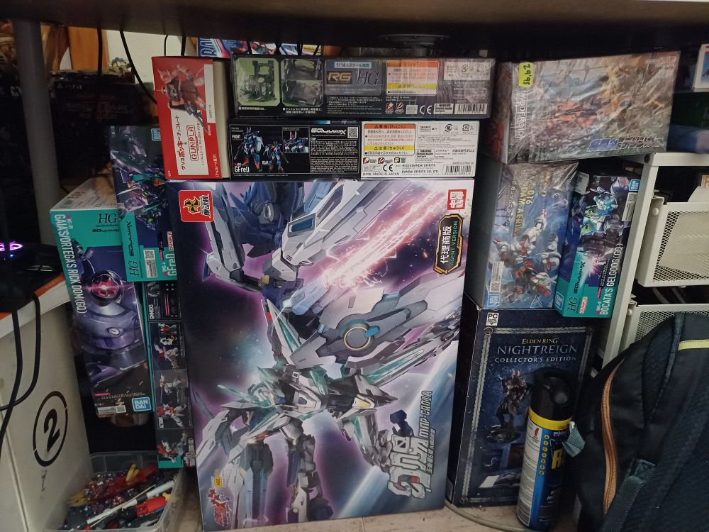 Colección de maquetas de empresas Motor Nuclear, Bandai y Moredoid.
Modelos: 
Rick Dom (GQ)
GFreD (GQ)
Zaku II Pocky
Aerial MGSD
Bocata's y Sugai's Gelgoog (GQ)
Hayatmaru y Delingar
1/144 Action Base
Yuhengxing Yuheng Star
