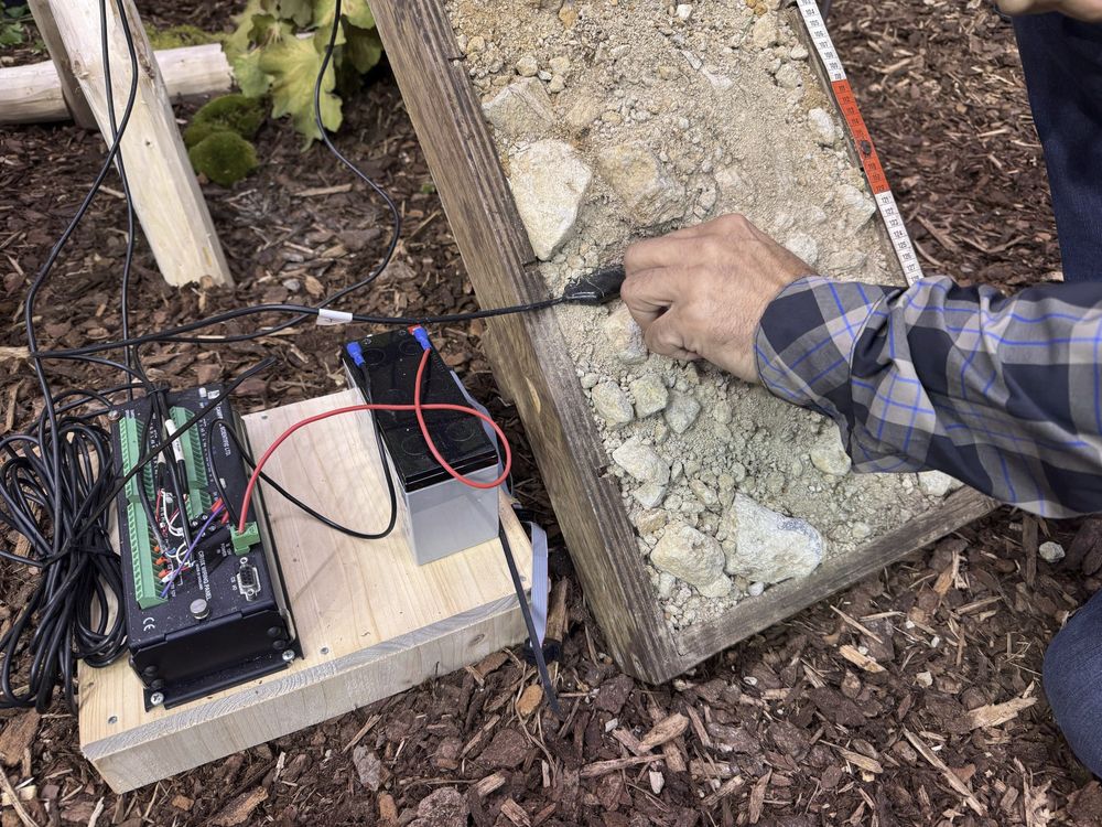 Im Bodenkasten sieht man den Aufbau eines Bodens.