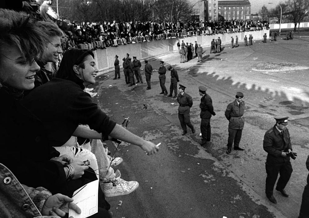 From Barbara Klemm: Fall of the Wall, 1989 © Barbara Klemm | Nimbus 2011.